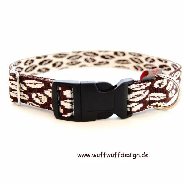 Hundehalsband Coffee Beans von WuffWuffDesign – exklusives, atmungsaktives Halsband aus Baumwolle mit Metallschieber und sicherem D-Ring.