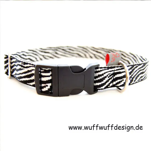 Hundehalsband African Safari von WuffWuffDesign – reißfestes Halsband aus umweltfreundlicher Baumwolle mit sicherem D-Ring und einfach zu bedienender Schließe.